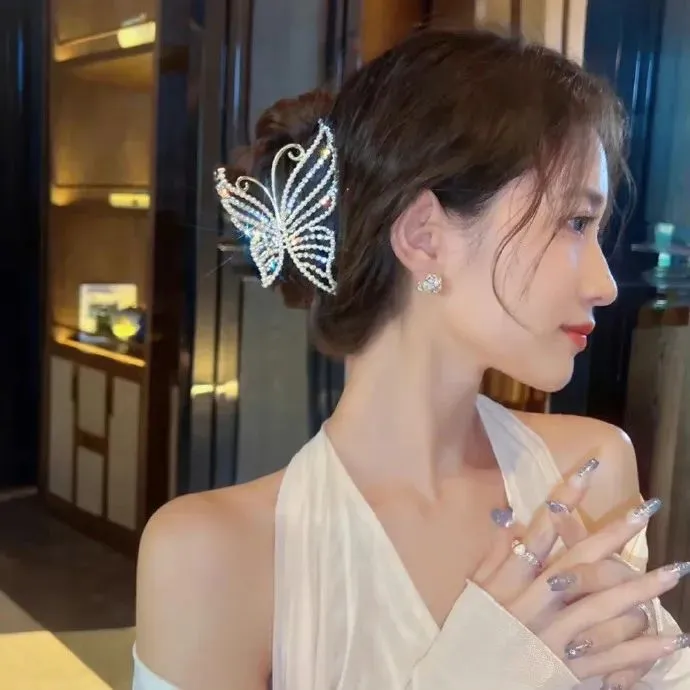 唯美雨天邂逅《言叶之庭》高清在线：隐秘的师生恋，每一帧都可以截下来当壁纸