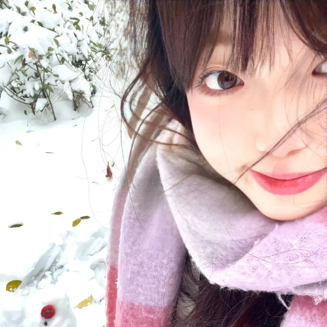 【日系青春物语】《花与爱丽丝》高清在线：两个女孩与一个男孩的谎言三角恋，青涩动人